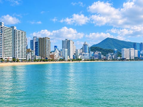에메랄드빛 바다의 광안리해수욕장